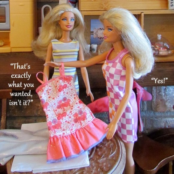 BARBIE DOLLS + 4 DRESSES, VINTAGE COAT & JACKET+ 2 PAIRS SHOES, 2 BLONDES MATTEL - Picture 9 of 12